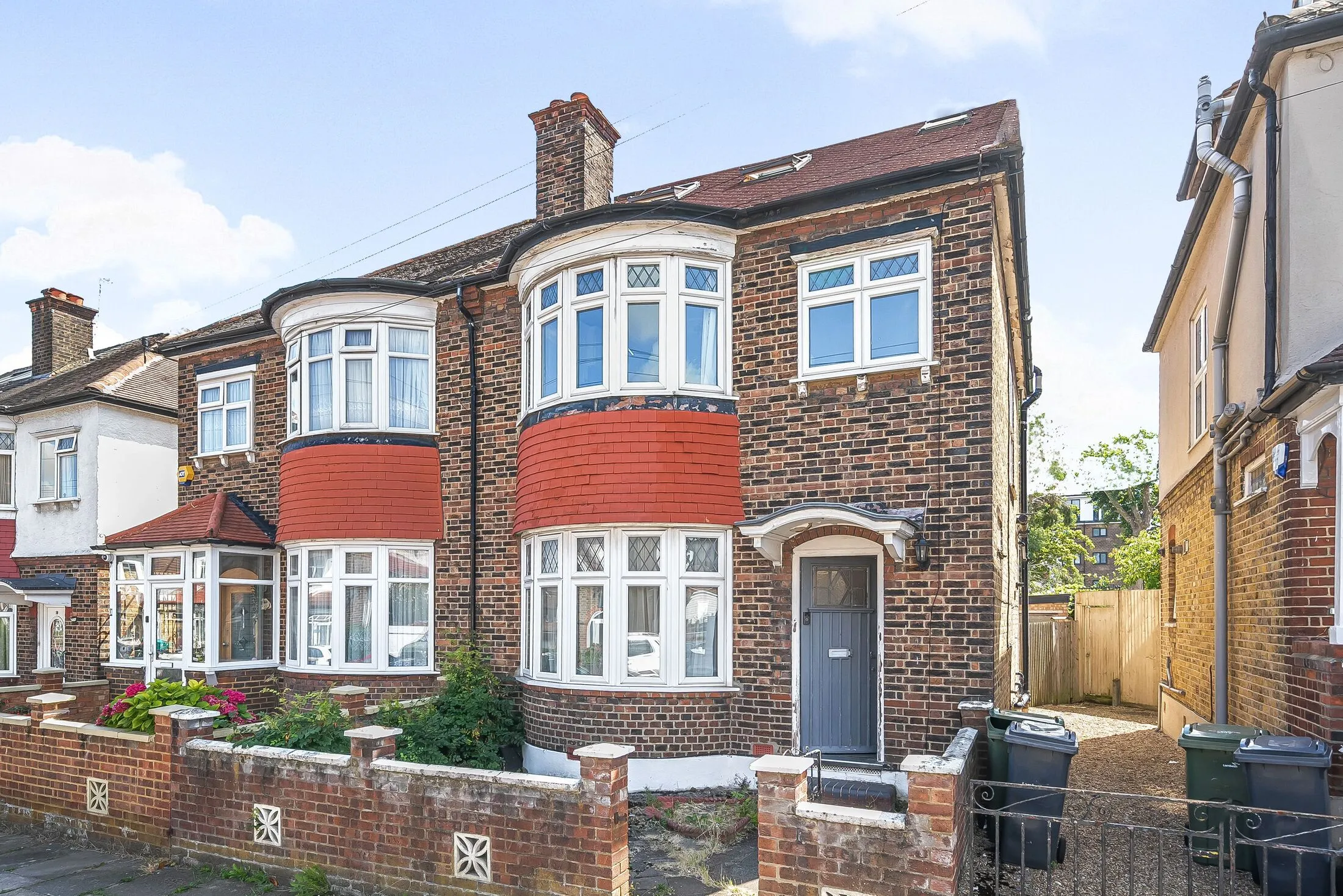 House Romeyn Road in Greater London