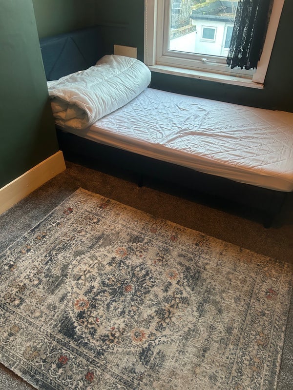 Room Stafford Road in Greater London