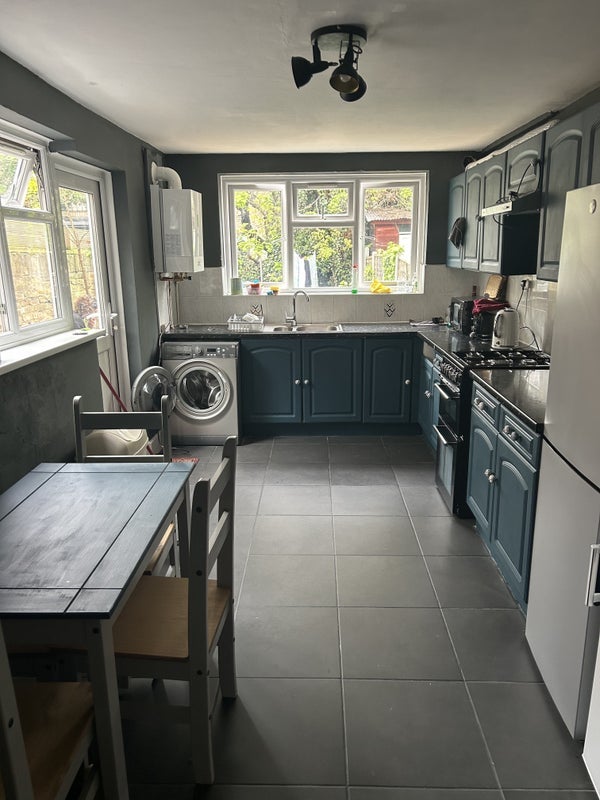 Room Stafford Road in Greater London