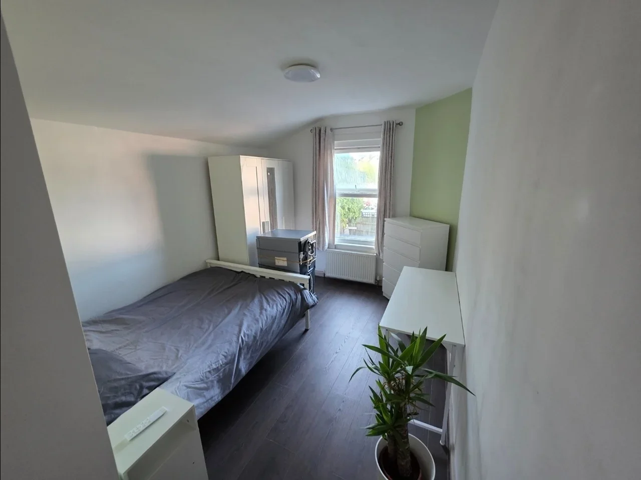 Room Northcote Road in Greater London