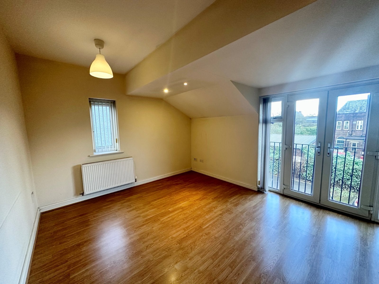 Flat Mayfield Street in Atherton