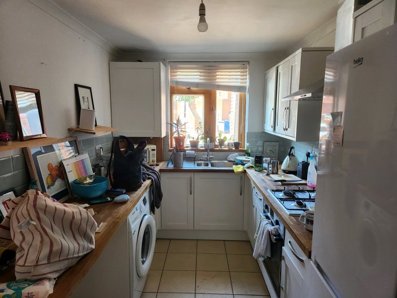 Room Stoneycroft Close in Greater London