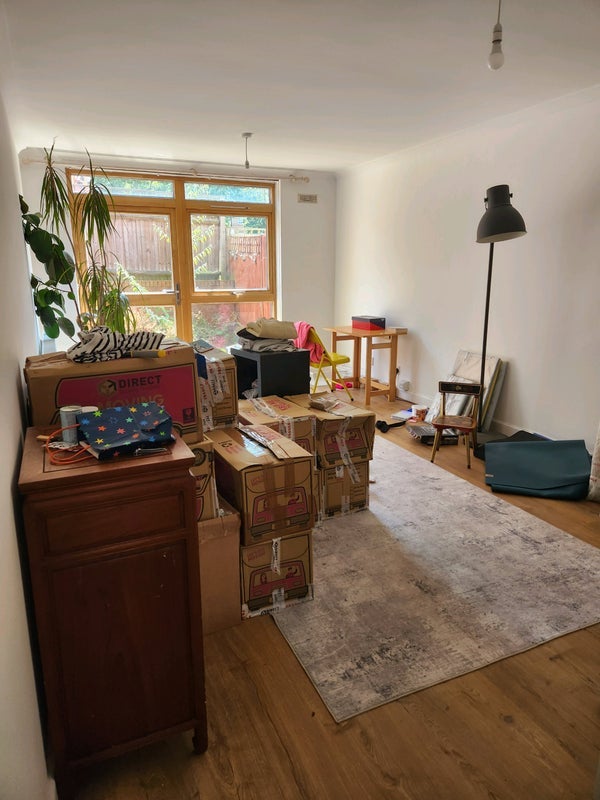 Room Stoneycroft Close in Greater London