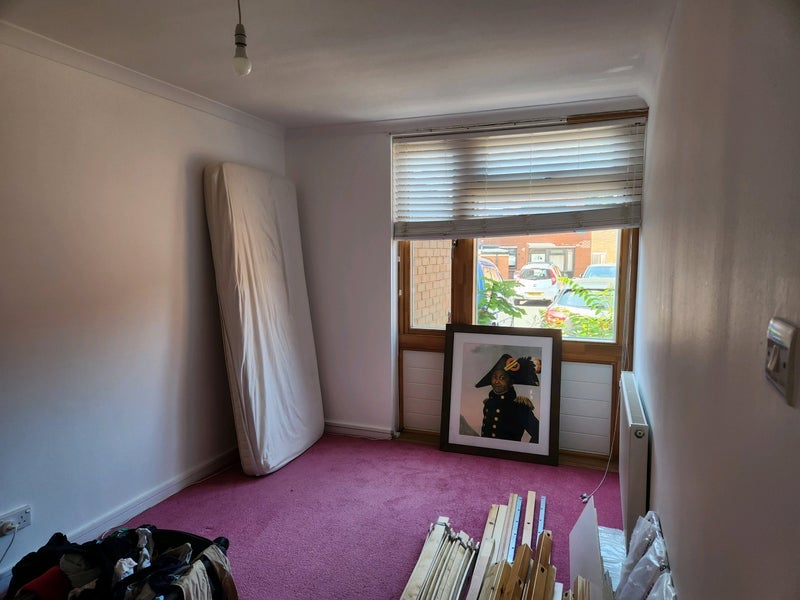 Room Stoneycroft Close in Greater London