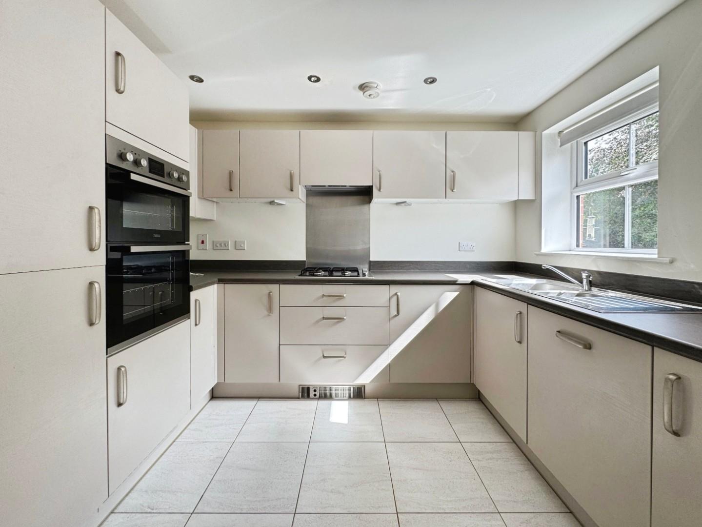 House Bremridge Close in Warwick