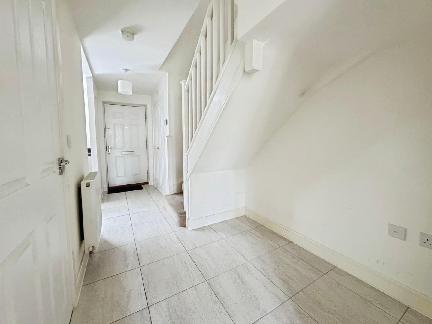 House Bremridge Close in Warwick