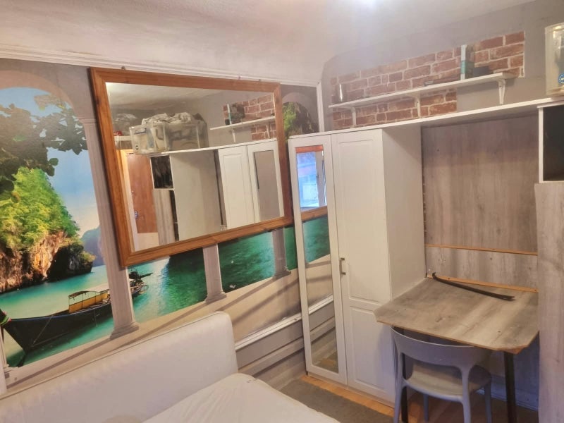 Room Coppetts Close in Greater London