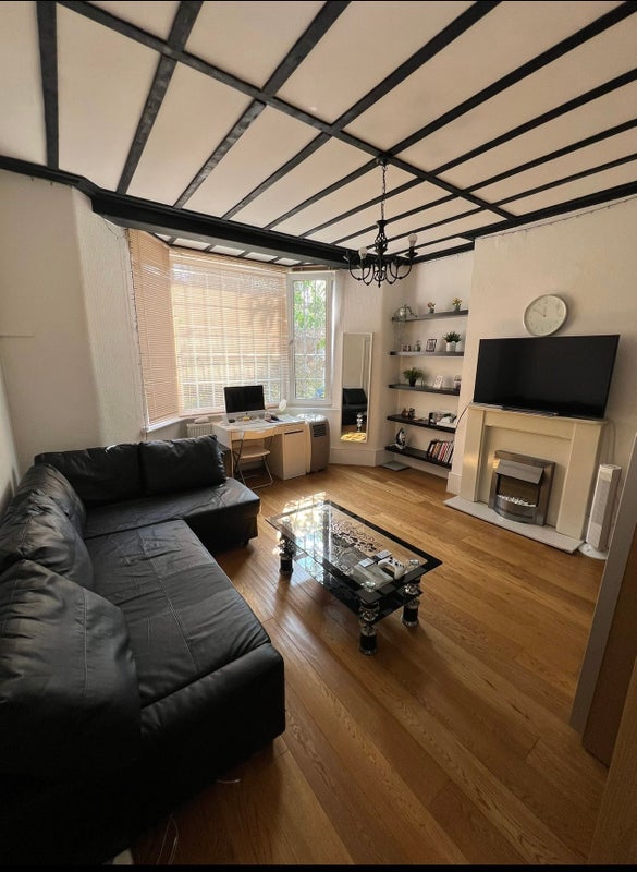 Room Coppetts Close in Greater London