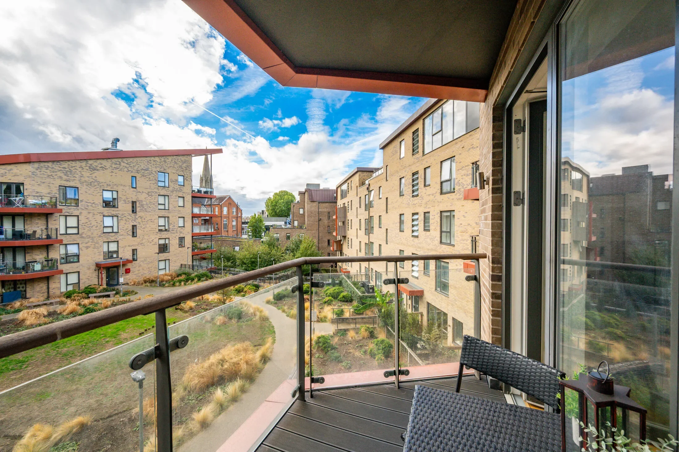 Flat Tollgate Gardens in City of Westminster