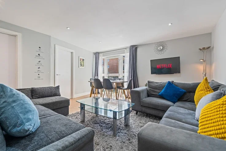 Flat Westferry Road in Greater London