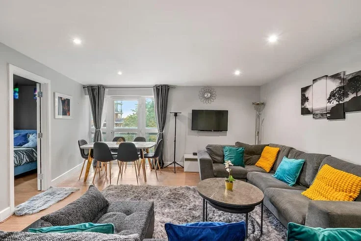 Flat Westferry Road in Greater London