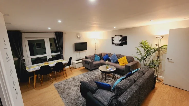 Flat Westferry Road in Greater London