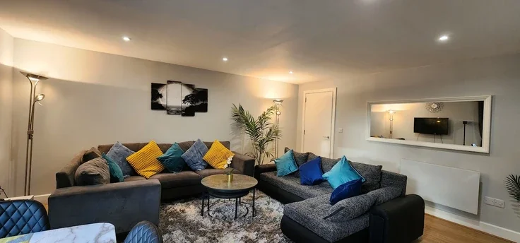 Flat Westferry Road in Greater London