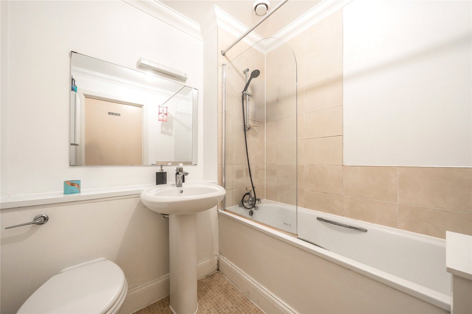 Flat Balham Hill in Greater London