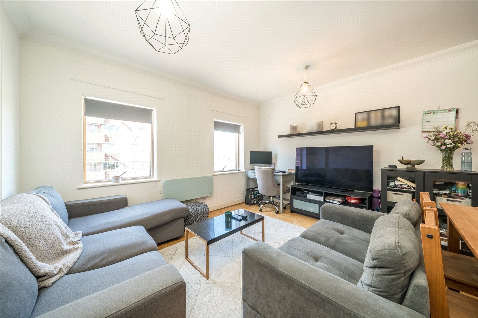 Flat Balham Hill in Greater London