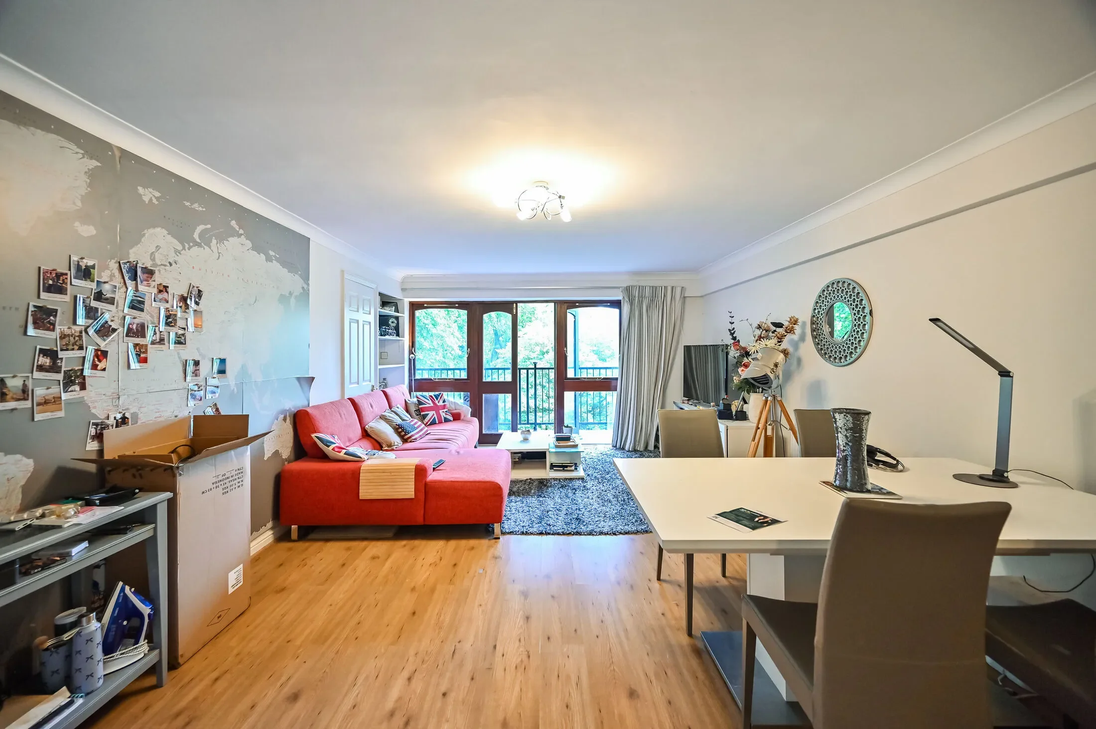 Flat Graces Alley in Greater London