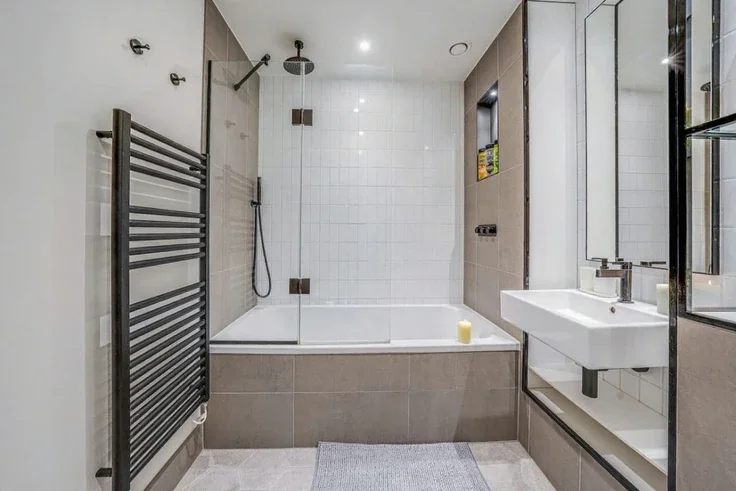 Flat Beresford Avenue in Greater London