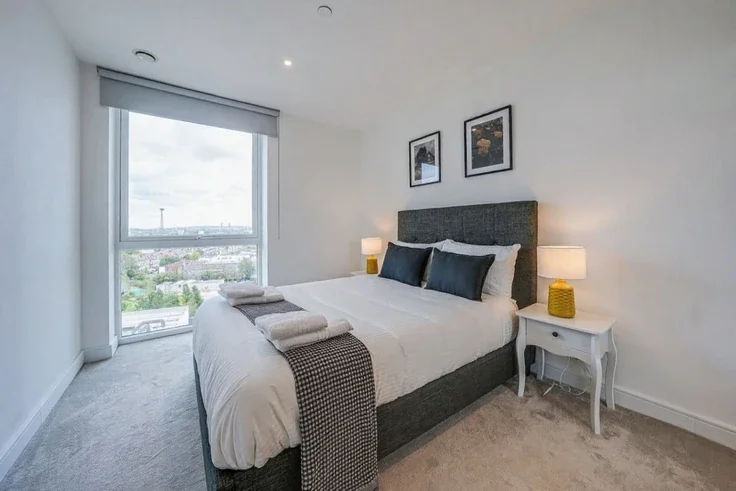 Flat Beresford Avenue in Greater London