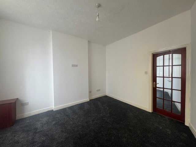 Flat Peel Street in Leigh