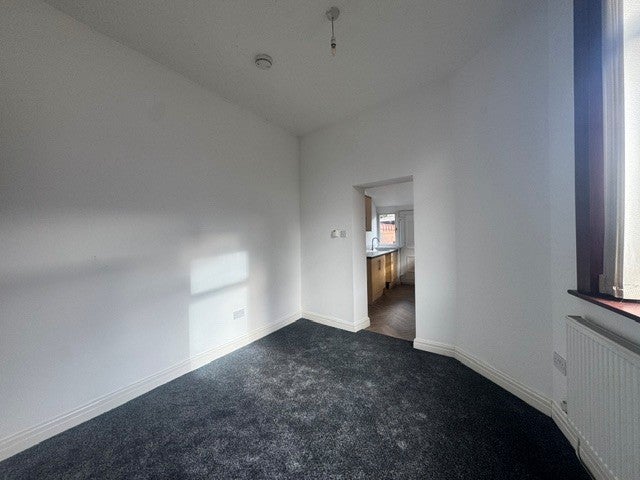 Flat Peel Street in Leigh