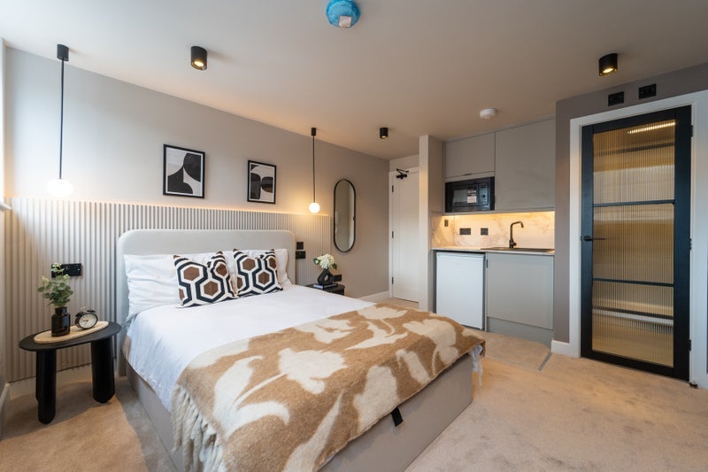 Room Dawlish Road in Birmingham
