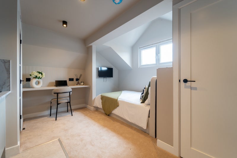 Room Dawlish Road in Birmingham