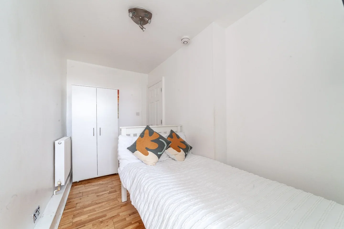 Room Highcliffe Drive in Greater London