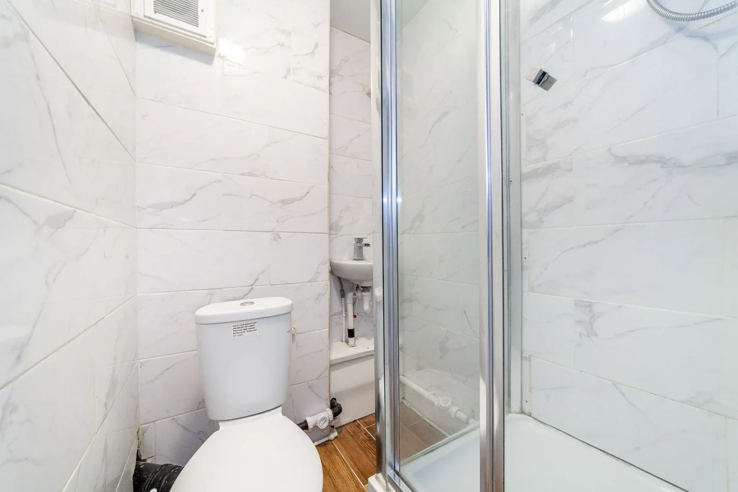Room Highcliffe Drive in Greater London