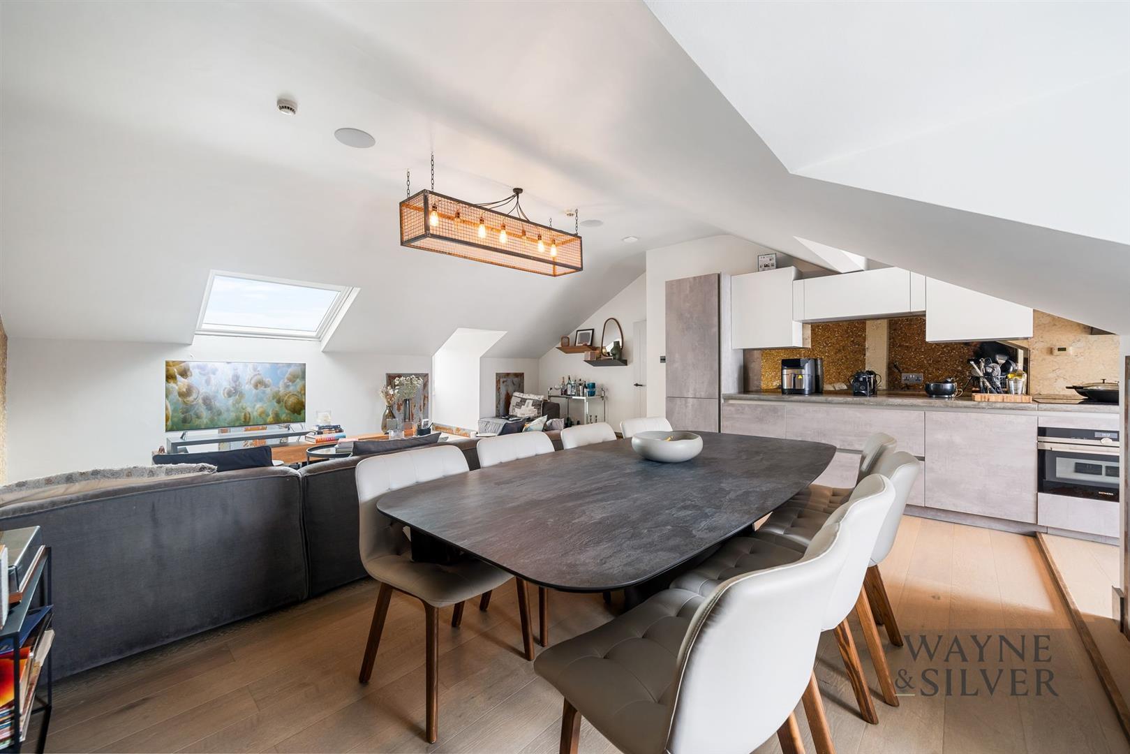 Flat Belsize Square in Greater London