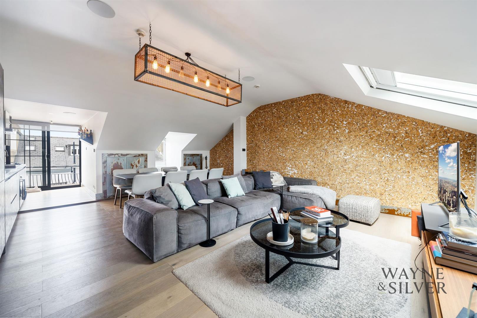 Flat Belsize Square in Greater London