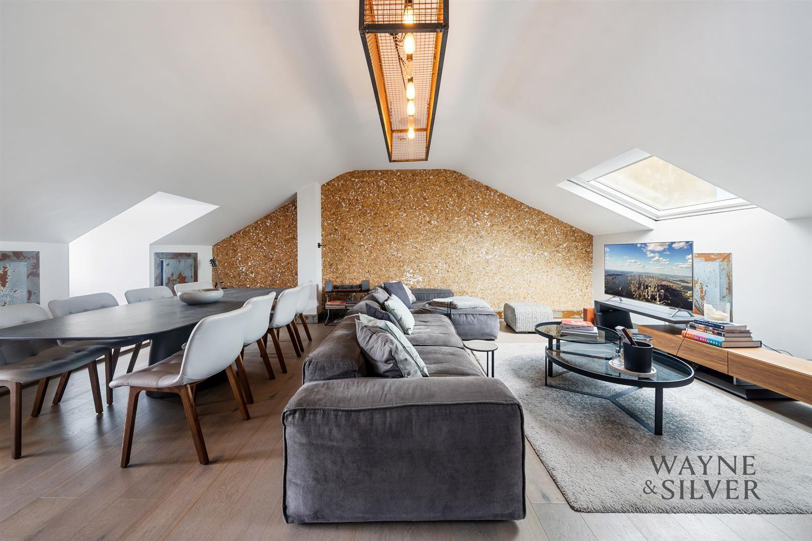 Flat Belsize Square in Greater London