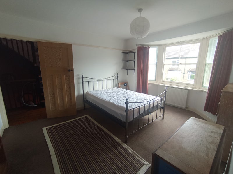 Room Ketch Road in Bristol