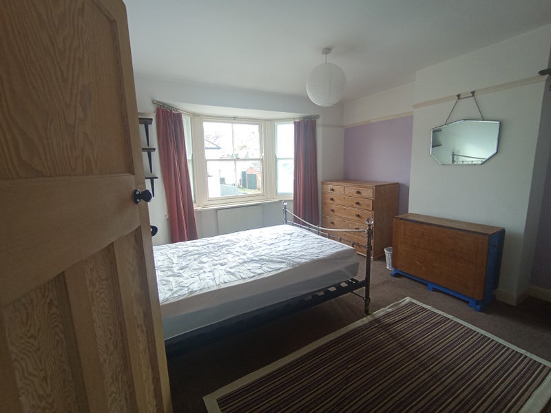 Room Ketch Road in Bristol