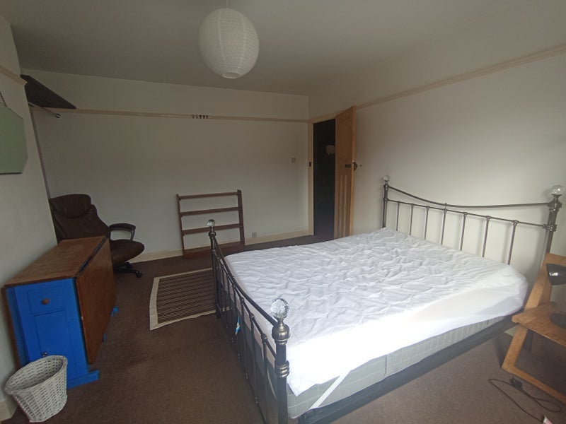 Room Ketch Road in Bristol