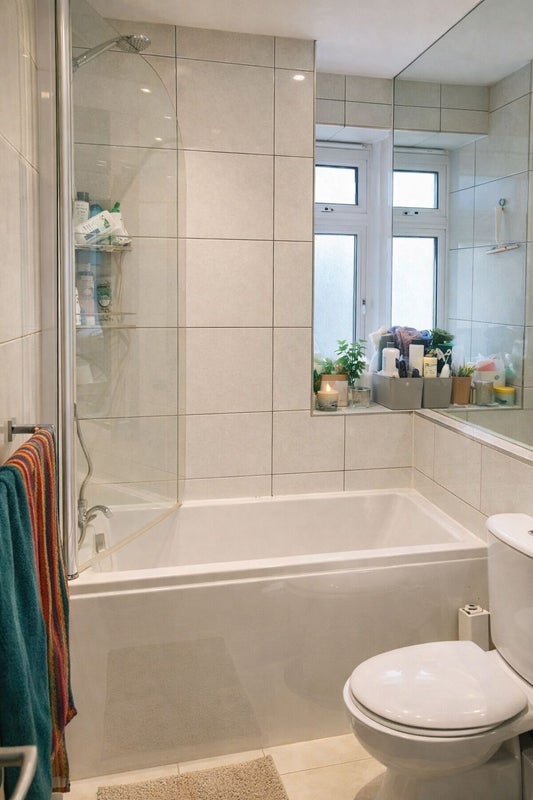 Room Lower Road in Greater London