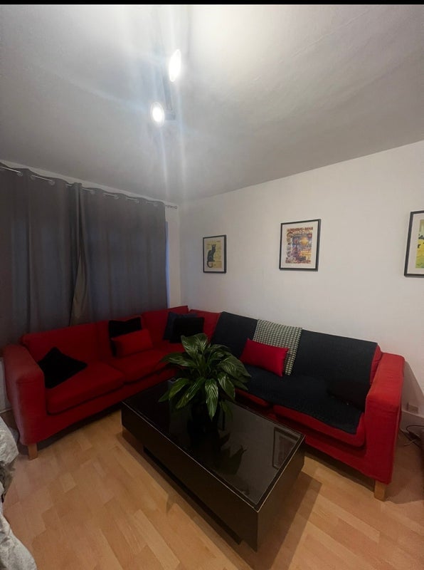 Room Lower Road in Greater London