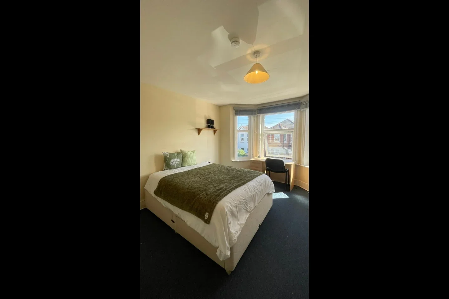 Room Cardigan Road in Bournemouth