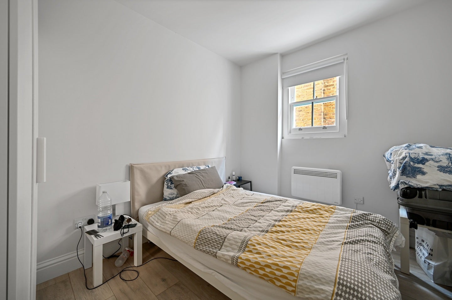 Flat Bassett Road in Greater London