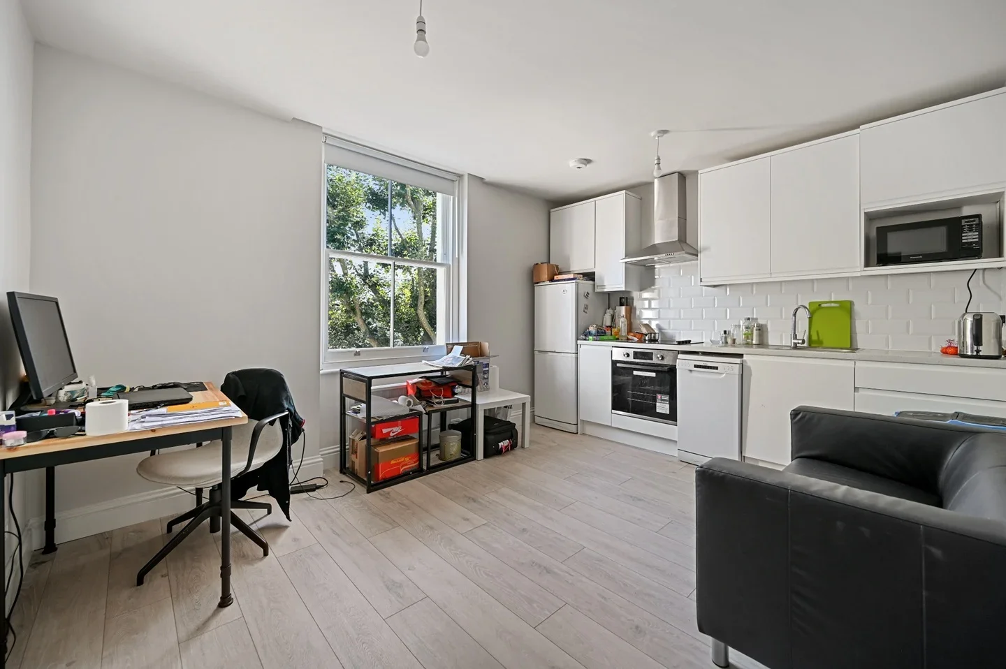Flat Bassett Road in Greater London