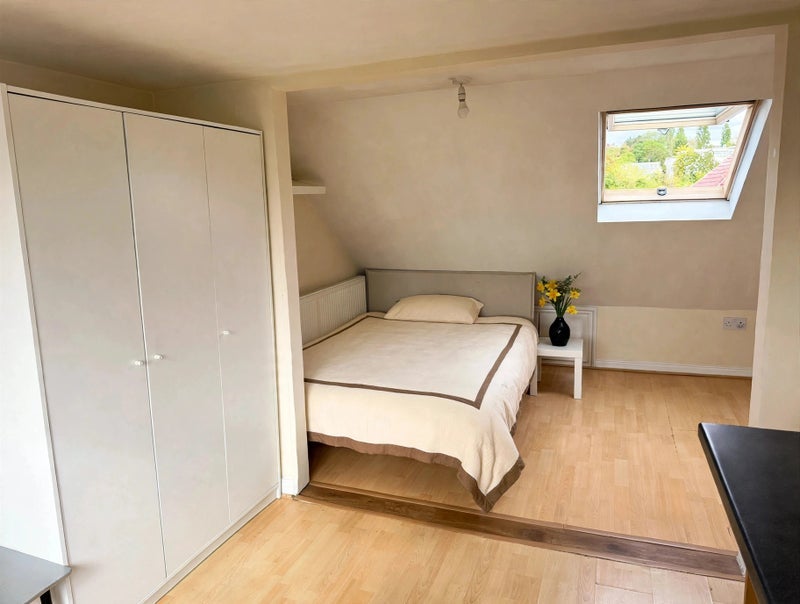Flat Elmstead Avenue in Greater London
