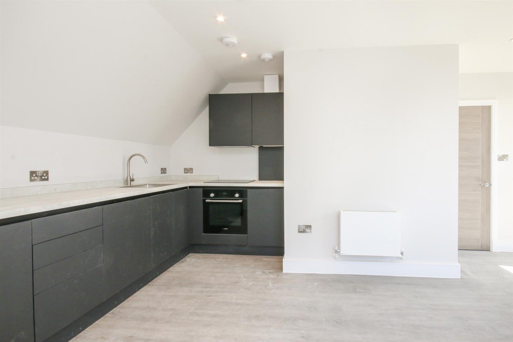 Flat Holden Road in Greater London