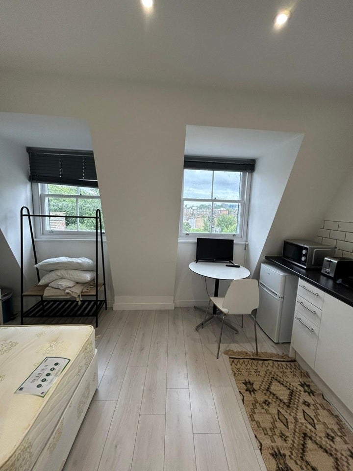 Flat Hackney Road in Greater London