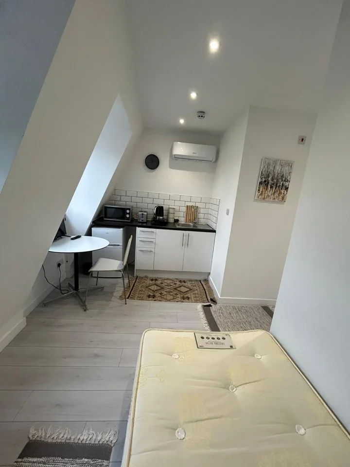 Flat Hackney Road in Greater London