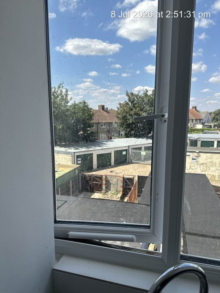 Flat Wood Lane in Greater London