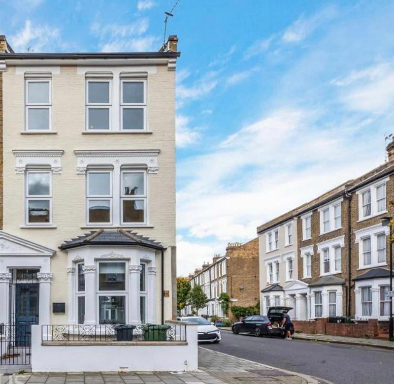 Flat Tradescant Road in Greater London