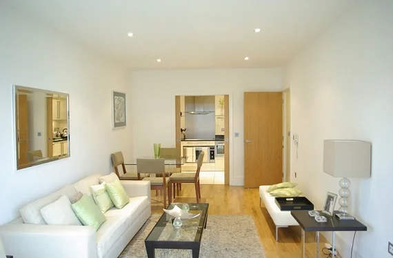 Flat Juniper Drive in Greater London