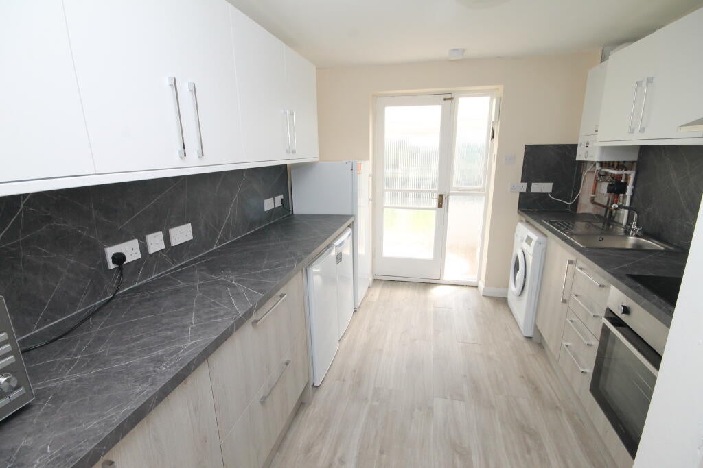 Flat Long Meadow Way in Canterbury