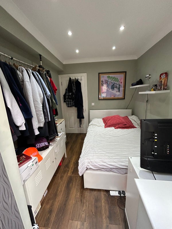 Room Millfields Road in Greater London