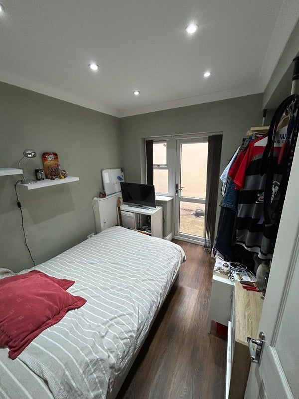 Room Millfields Road in Greater London