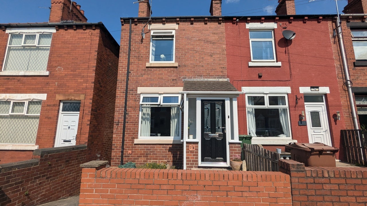 House Cliff Road in Wakefield